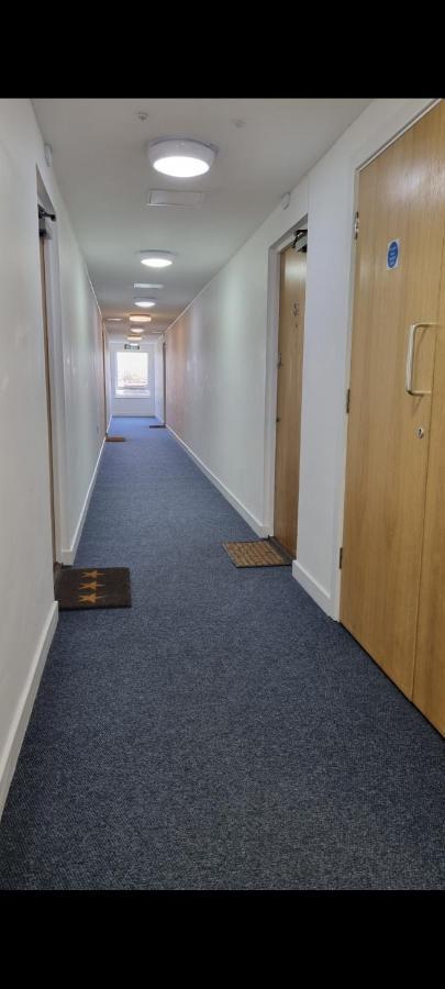 Spacious 5 Min Walk To Leytonstone Underground Station And 5 Stops To Zone 1 Apartamento