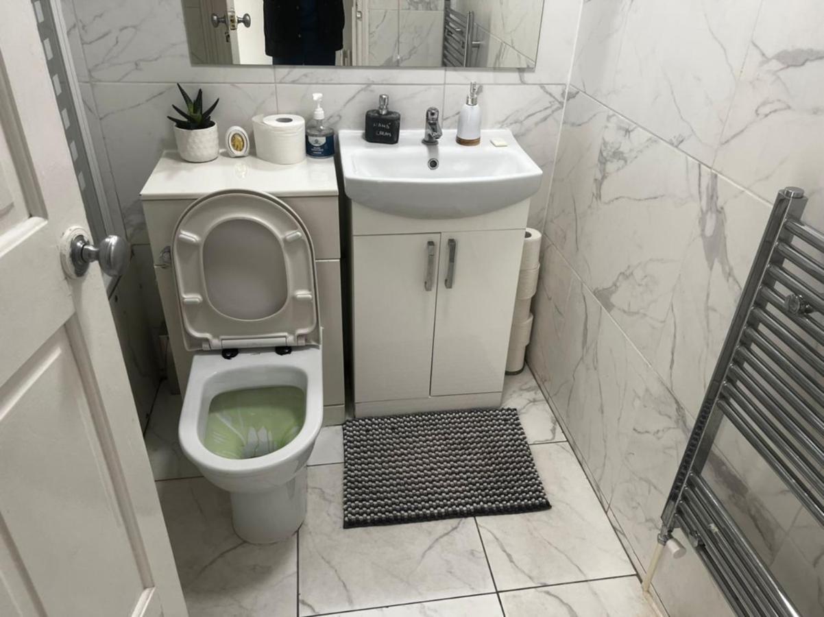 Cosy 2-bedroom Flat In Finsbury Park, Modern, Convenient & Close To London! Apartamento Londres