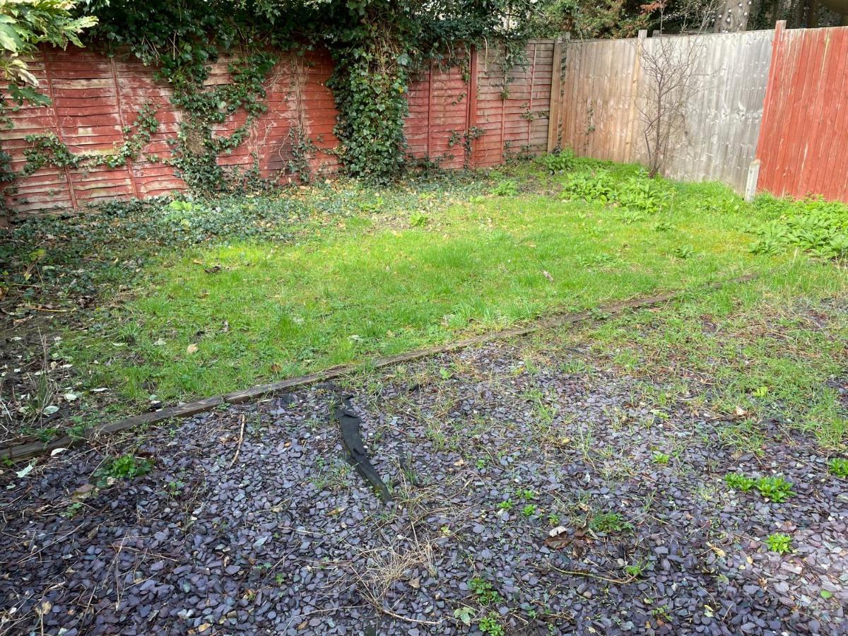 Super Convenient For - Large 2 Double Bed 30 Seconds Walk To Platform Train Station And 19 Mins To Waterloo Apartamento *