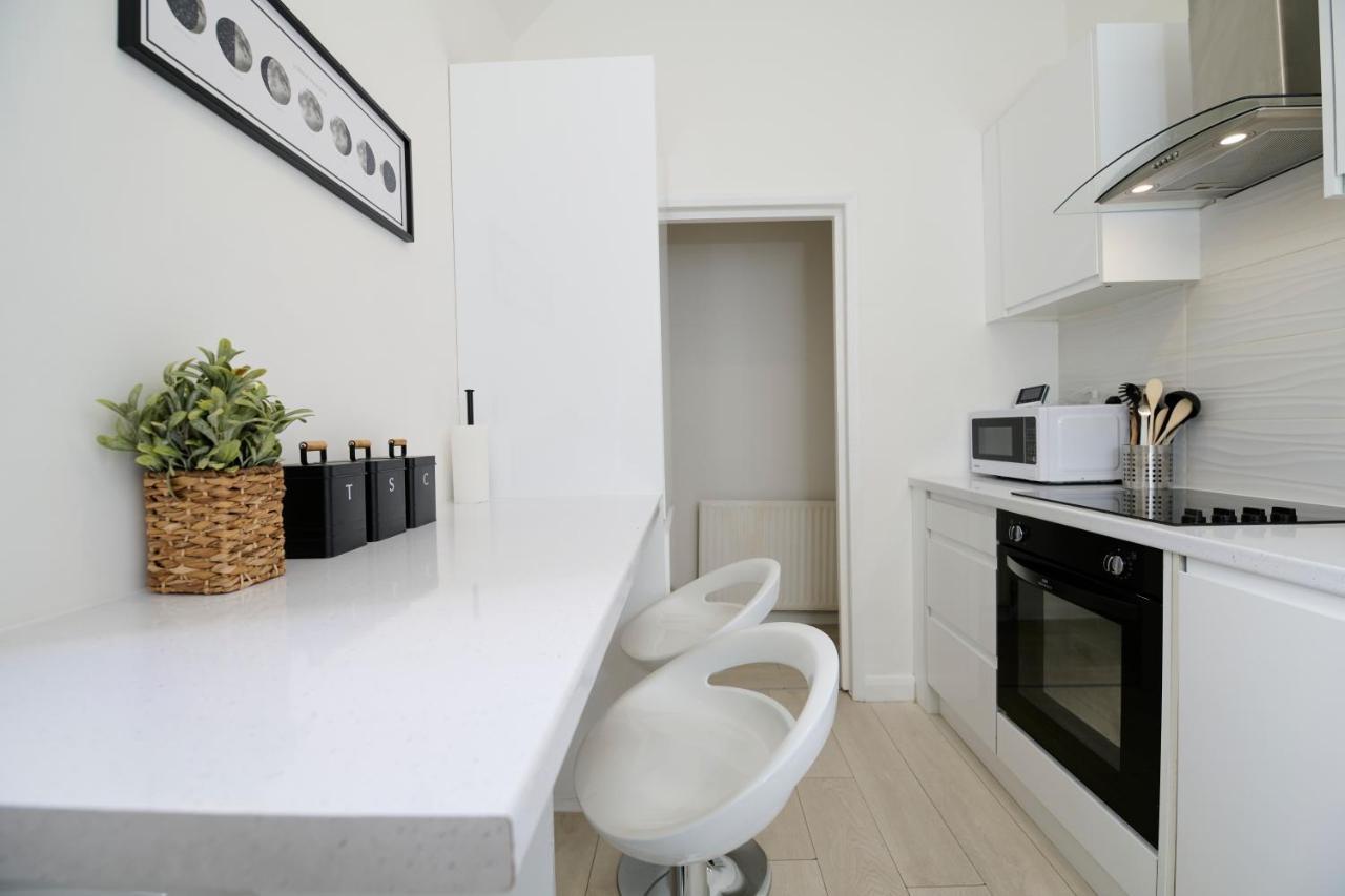 Fabulous 3 Bed Nw With Private Garden Appartement *