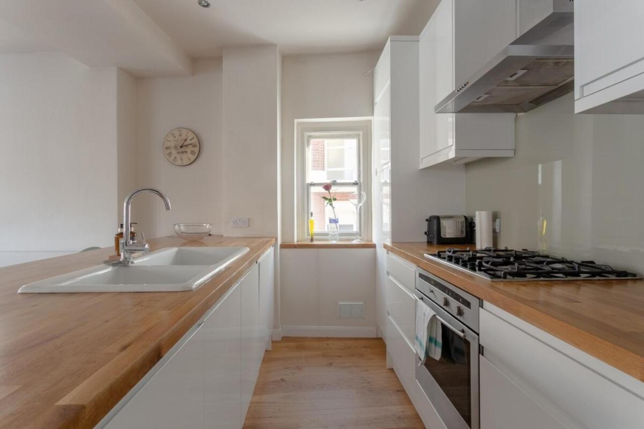 Fantastic 2 Bedroom In Apartment *