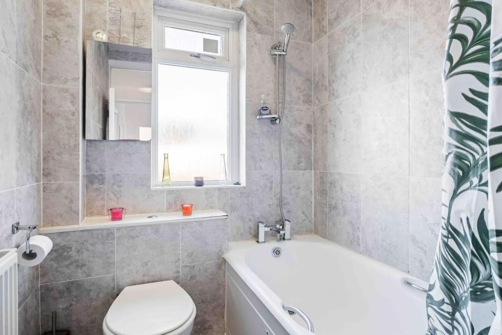 Duplex 3 Bedroom Flat Golders * Londres