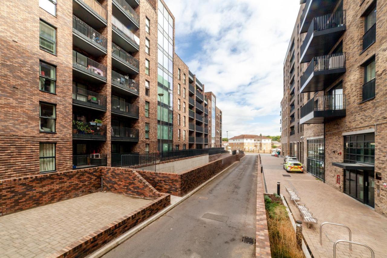 Private Double Bd With Optional Balcony, 15 Mins To Cc * Londen