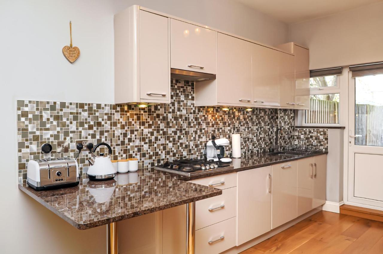 Luxury 5 Star - Parking, Garden, Nr Greater Metro Stations Apartamento *