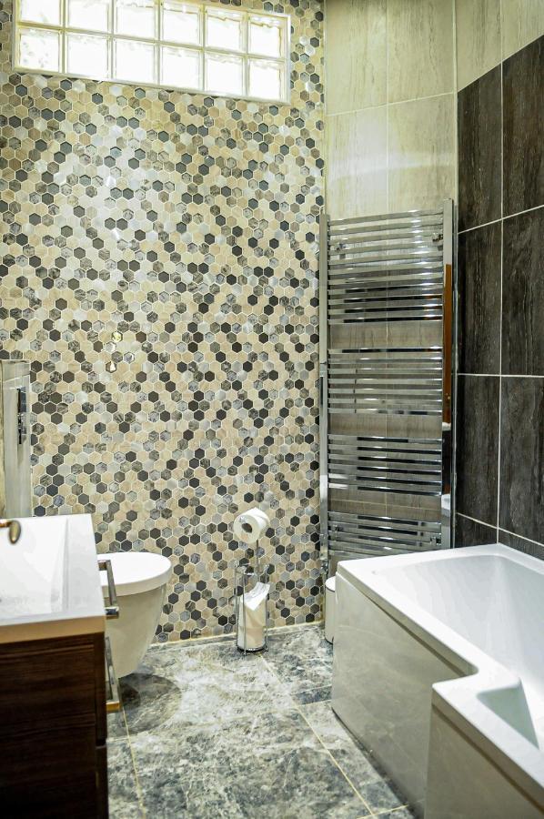 Apartamento Luxury 5 Star - Parking, Garden, Nr Greater Metro Stations *