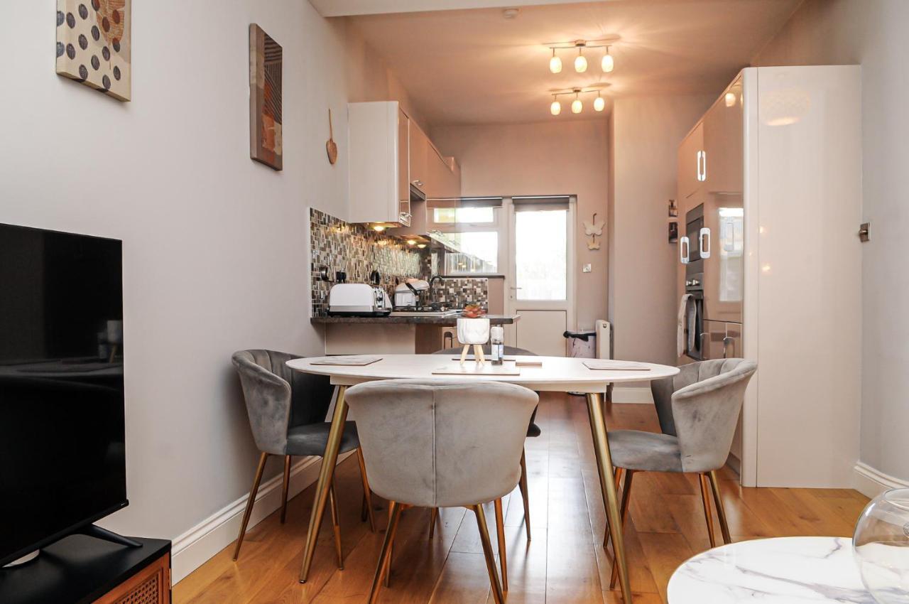 Luxury 5 Star - Parking, Garden, Nr Greater Metro Stations * Londres