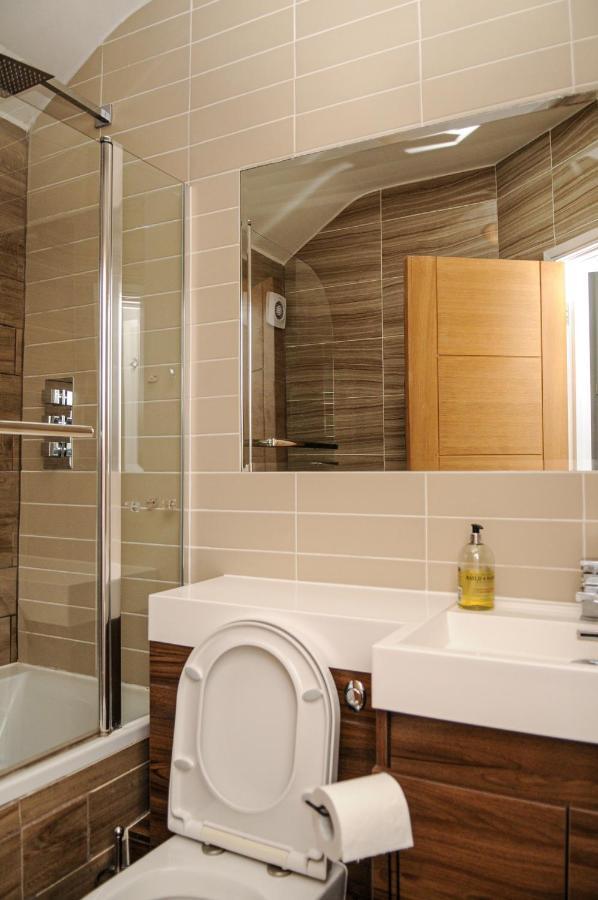 Luxury 5 Star - Parking, Garden, Nr Greater Metro Stations Apartamento *