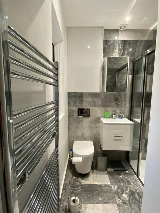 1 Bedroom In Shepherds Bush,