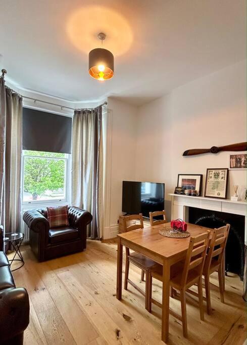 1 Bedroom In Shepherds Bush, Londres