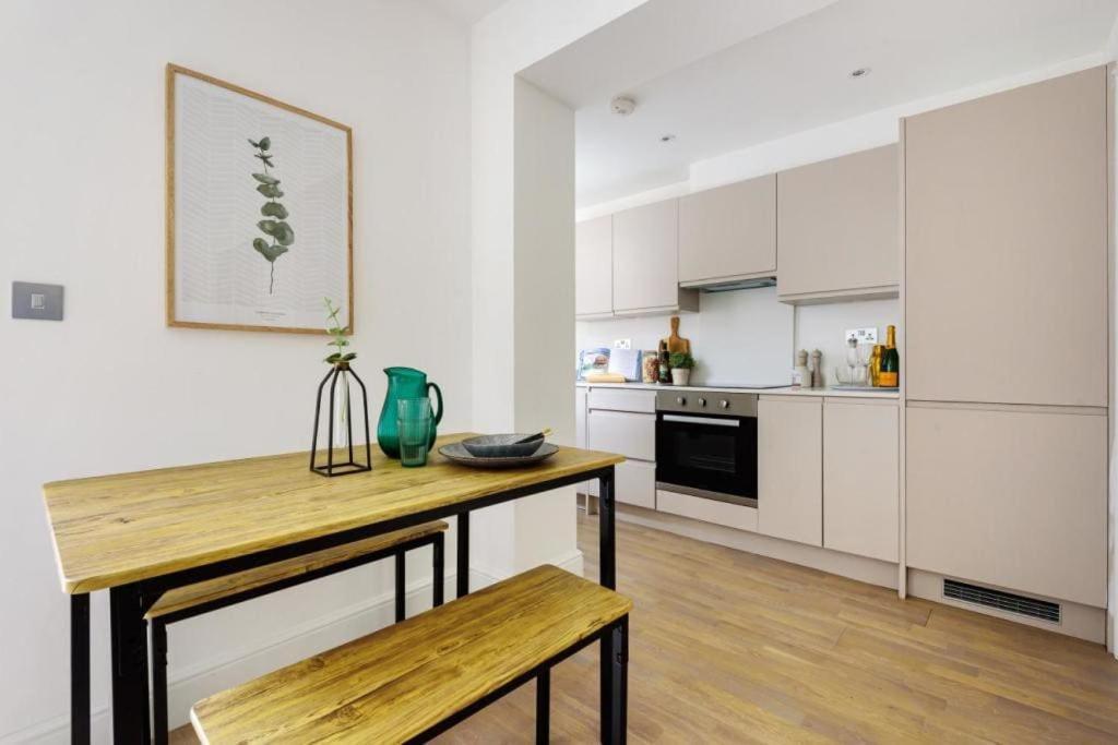 Vakantiehuis Amazing 3 Bed Interior Designed House With Garden - 114 The Hervey *