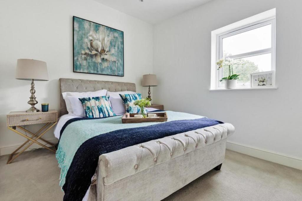 Amazing 3 Bed Interior Designed House With Garden - 114 The Hervey * Londen