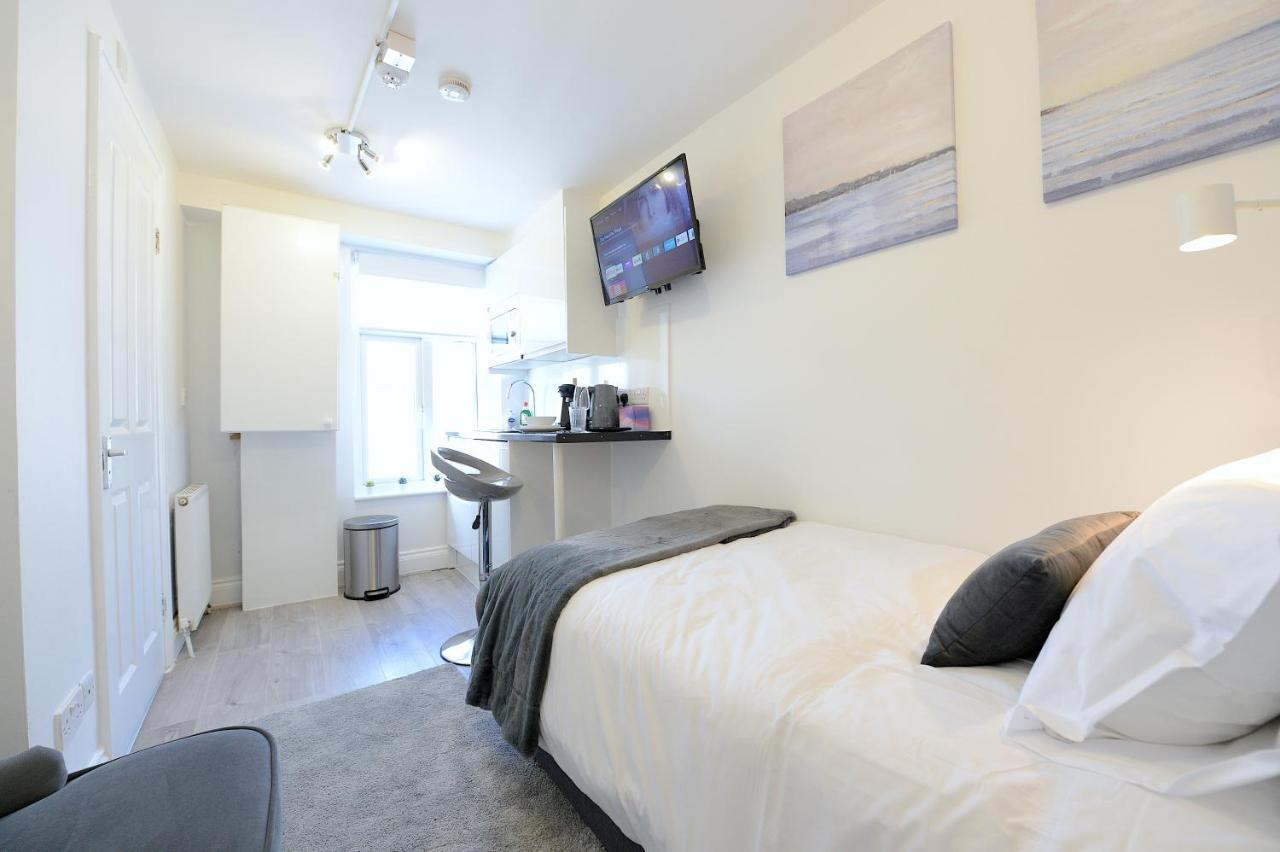 Studios: Line Convenience Near Westfield Apartment