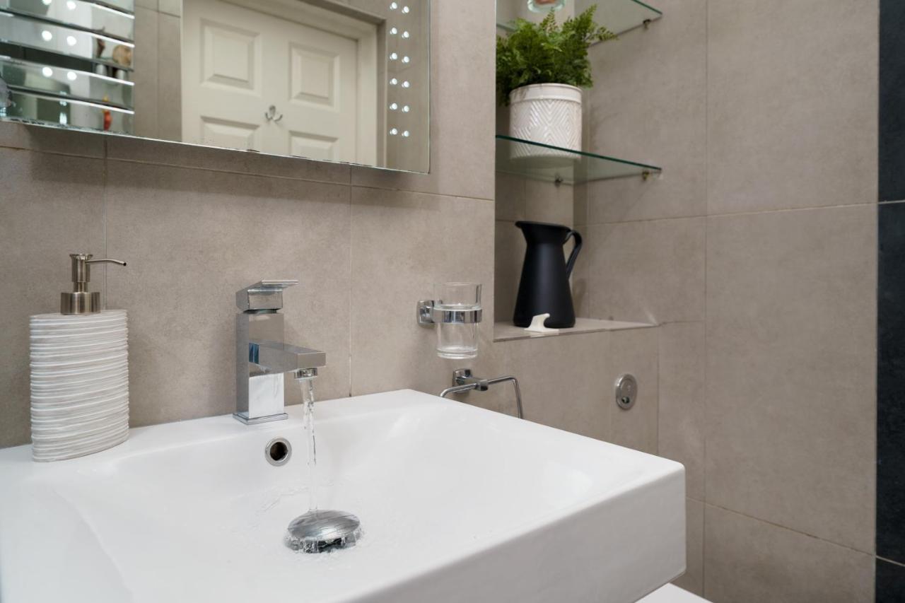 2 Bedr, 3 Beds, 1 Bath Thames, Trafalgar Sq * Londres