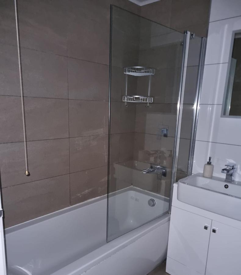 1 Bed Near Vibrant Bethnal Green London