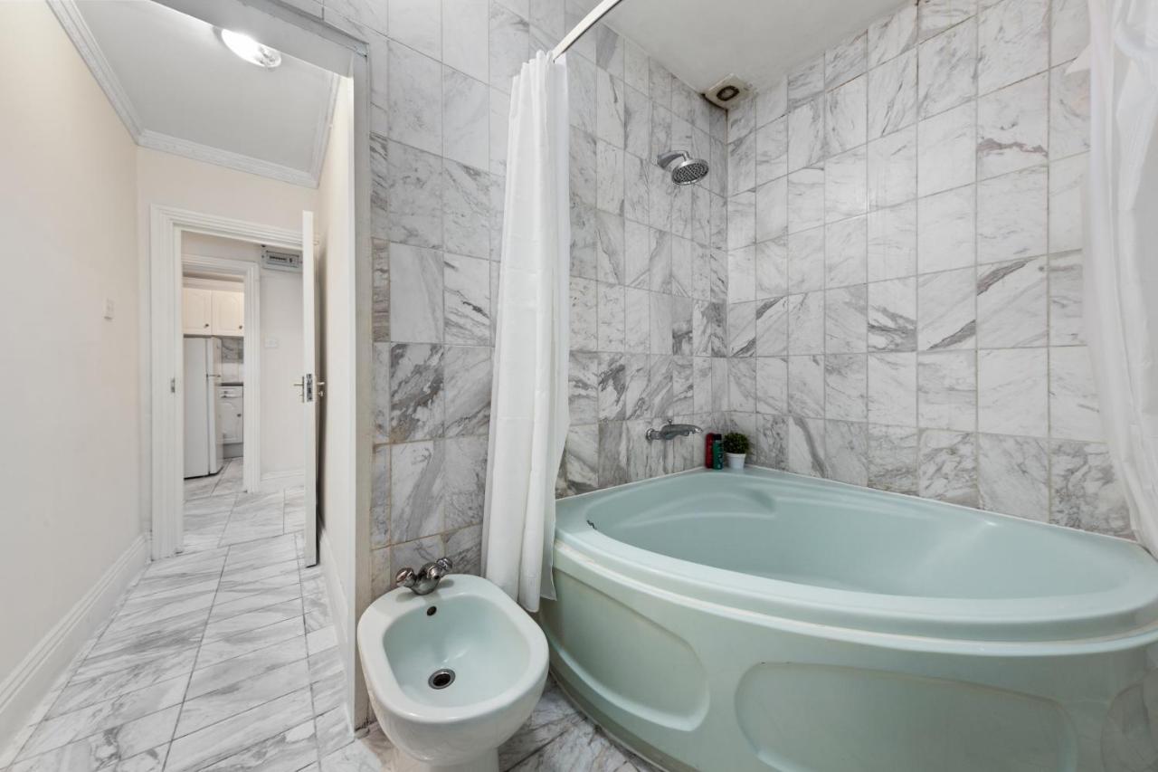 Flat In Baker Street Apartment