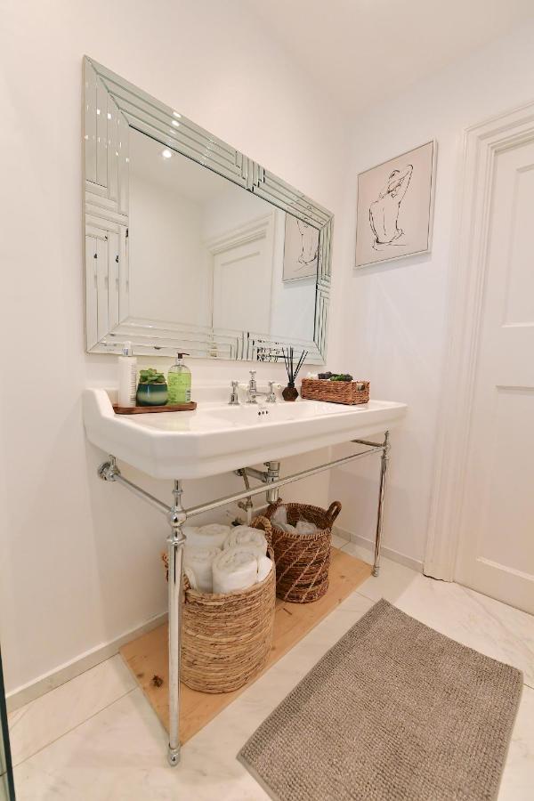 Stunning 2 Bed Art Deco In Earl's Ct By Jen's Homes 4 *