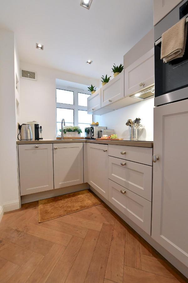 Apartment Stunning 2 Bed Art Deco In Earl's Ct By Jen's Homes 4