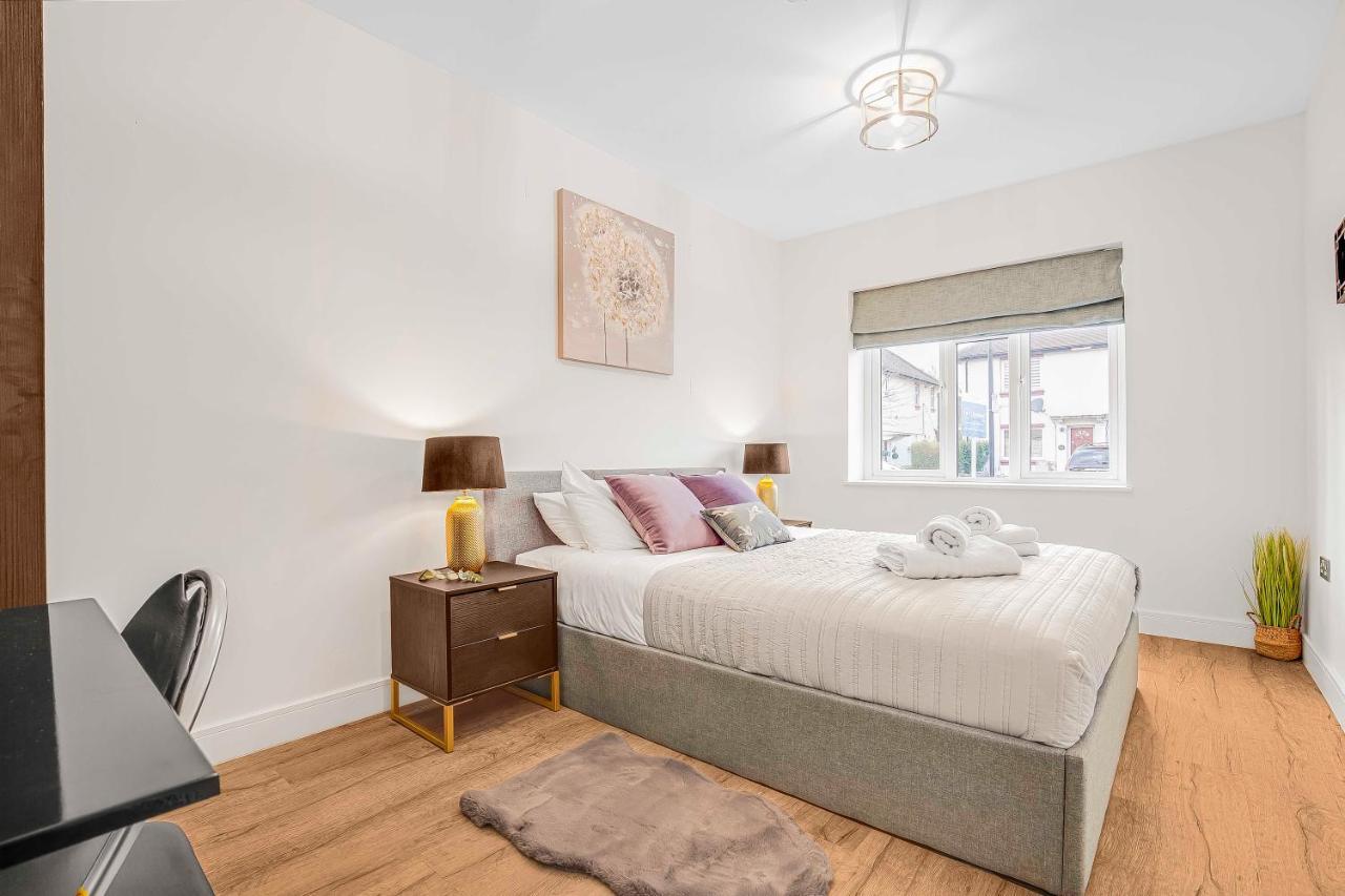 Stylish West Oasis: Two-bedroom With Workspace * Londres
