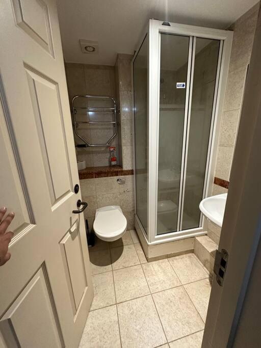 A 2 Standard Bedrooms Flat Apartamento Londres