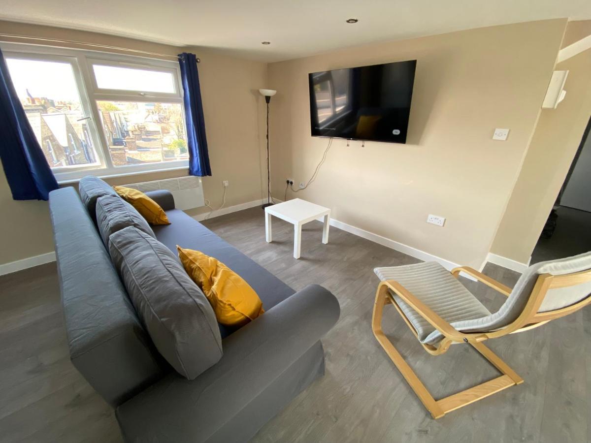 Stunning 1 Bedroom Flat In Wood * Londres
