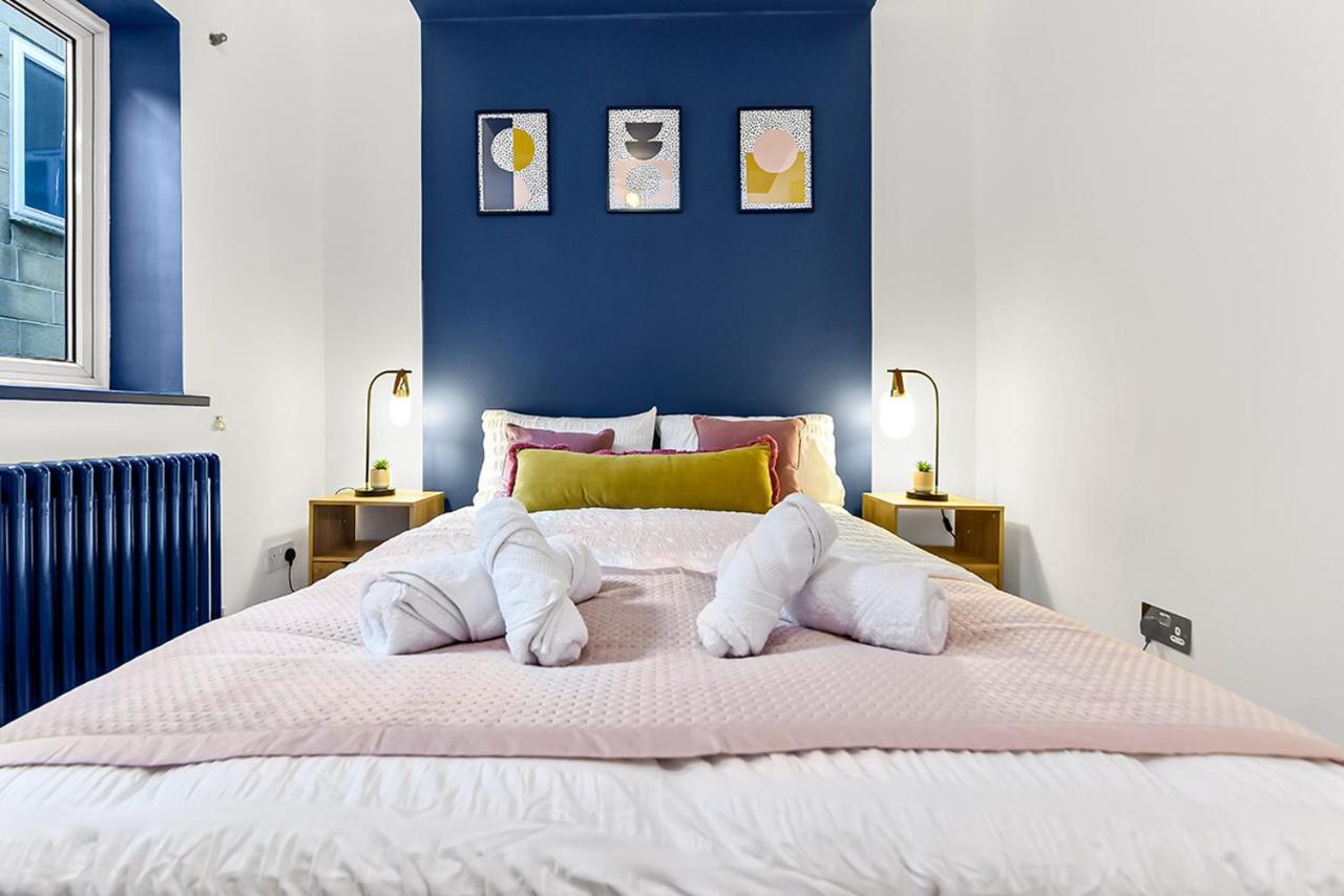 Spacious Contemporary 2 Bed Flat, Appartement