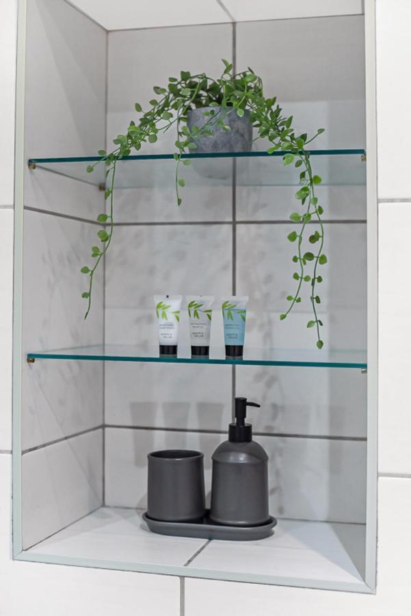Spacious Contemporary 2 Bed Flat, Apartamento
