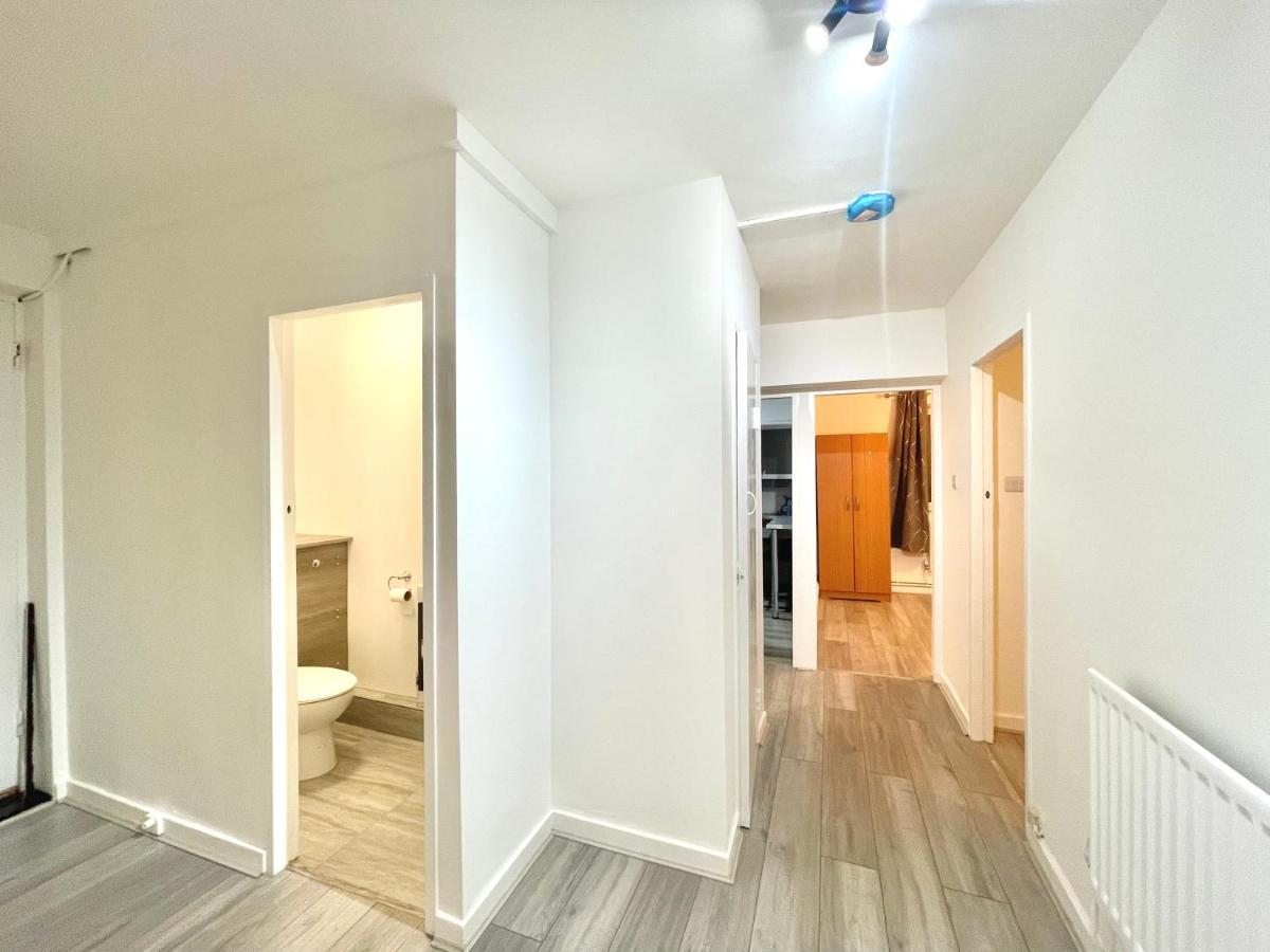 Fabulous 3 Bedroom Flat Sleeps 6 *