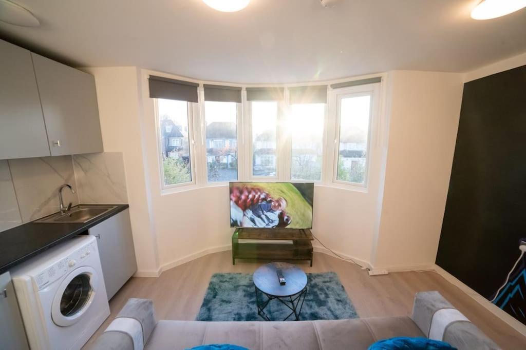 Spacious And Stylish 1 Bed Modern Flat Appartement Londen