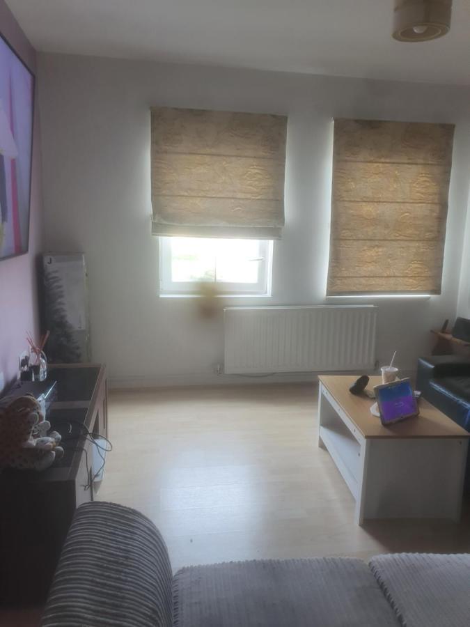 2 Bed * London