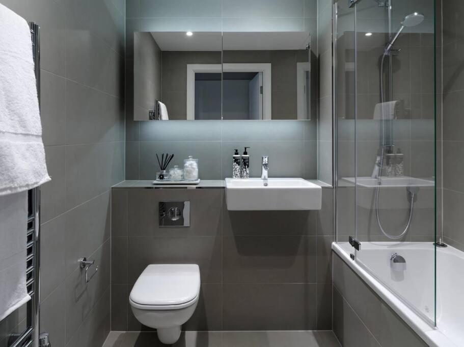 Relax In Beautiful & Cosy -zone 1 Apartment London
