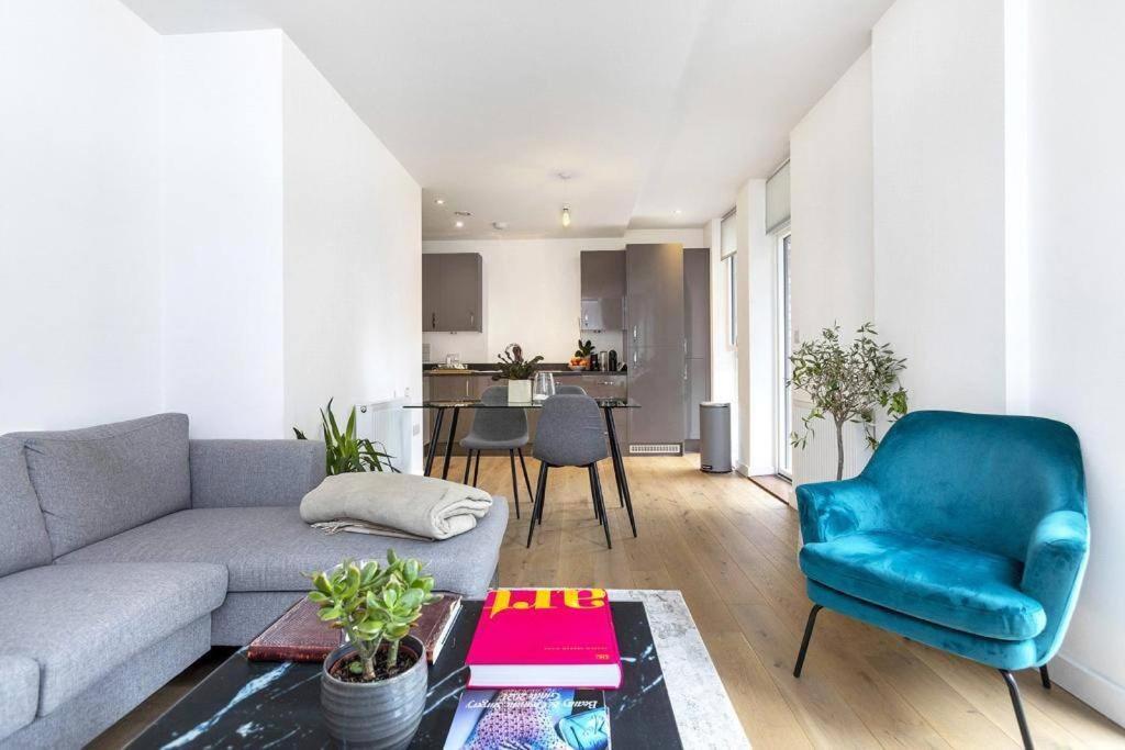 Relax In Beautiful & Cosy -zone 1 Apartment