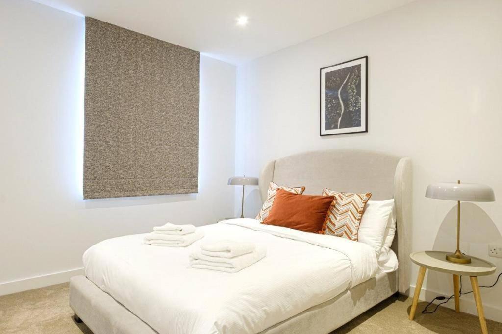 Relax In Beautiful & Cosy -zone 1 Apartment *
