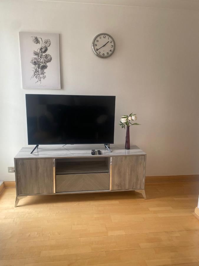 Cozy Two Bedroom Flat In The Heart Of *