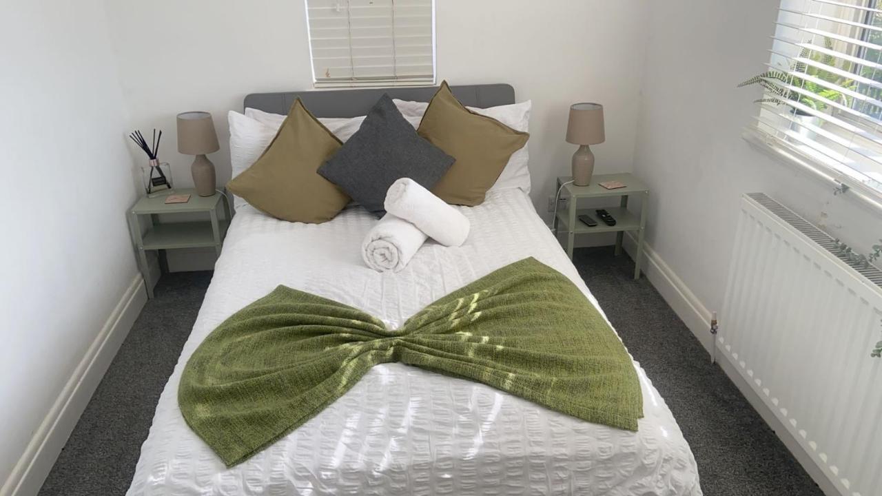 Great 5-bedroom House In Thornton Road Sleeps 14+ *