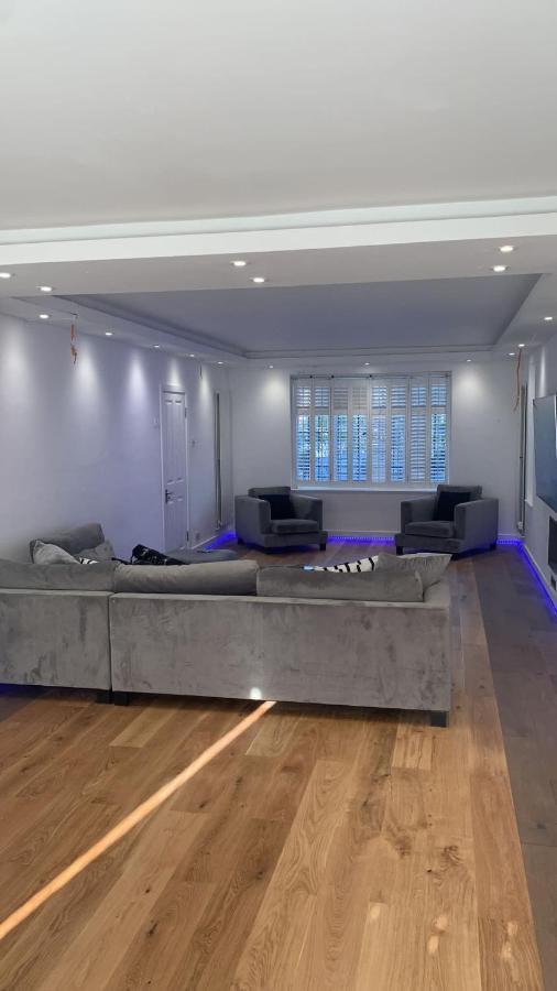 Great 5-bedroom House In Thornton Road Sleeps 14+ Сasa de vacaciones Londres