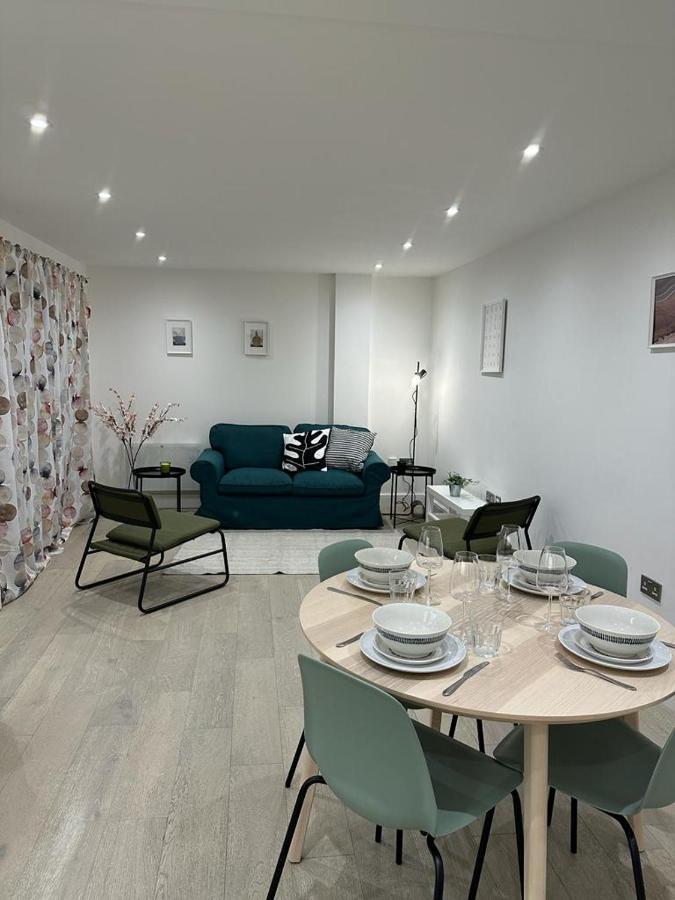Gorgeous New 2 Bed Flat - 2 August House Apartamento Londres