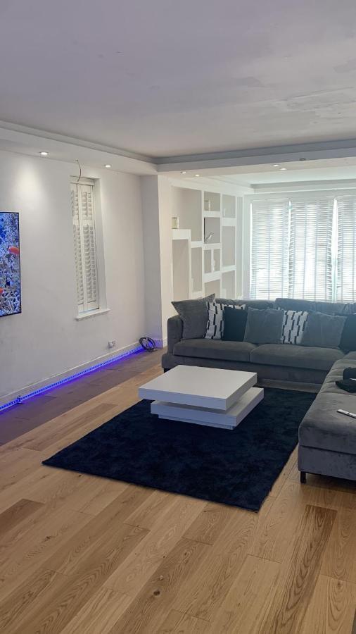 Great 5-bedroom House In Thornton Road Sleeps 14+ * Londres