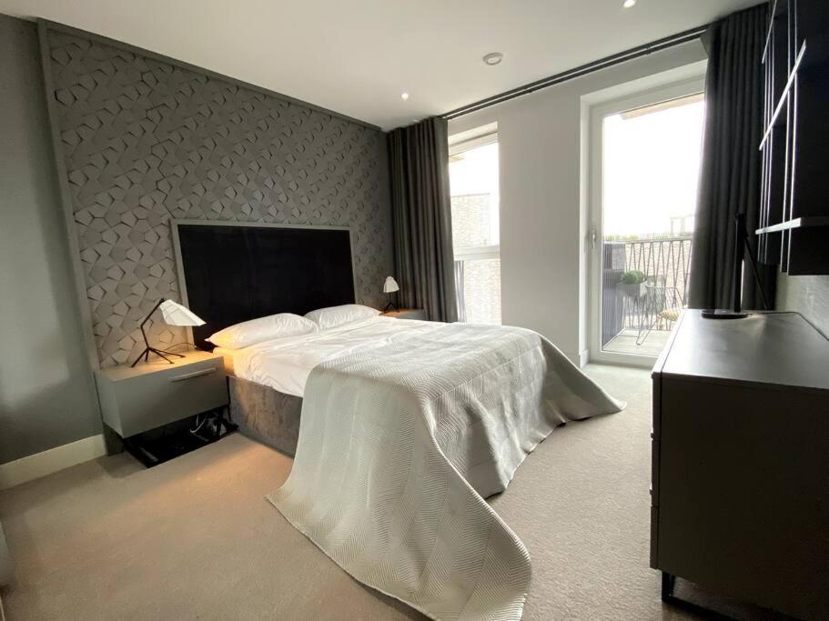 Club White Bridge One Bedroom *