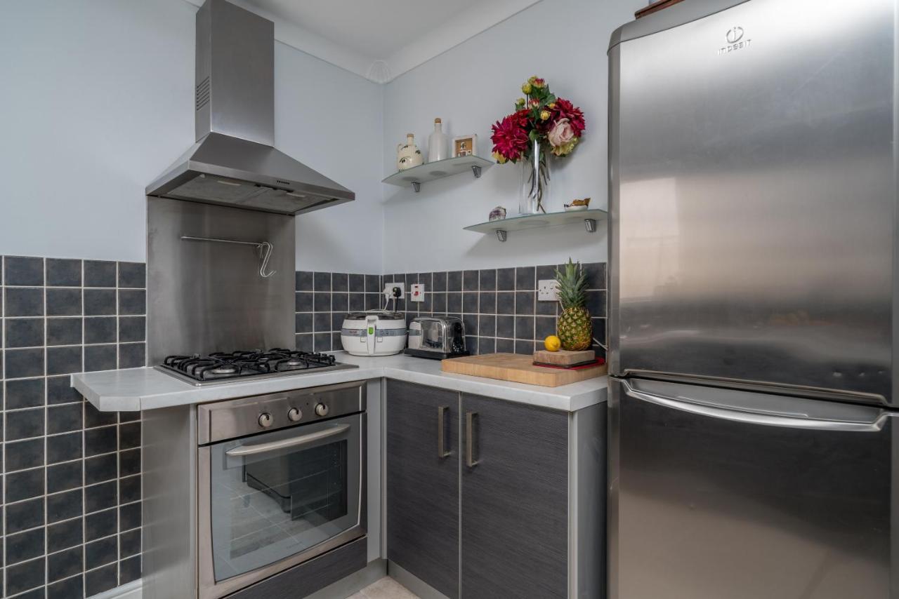Joivy Cozy 1 Bed Flat With Garden In North Kensington Londres