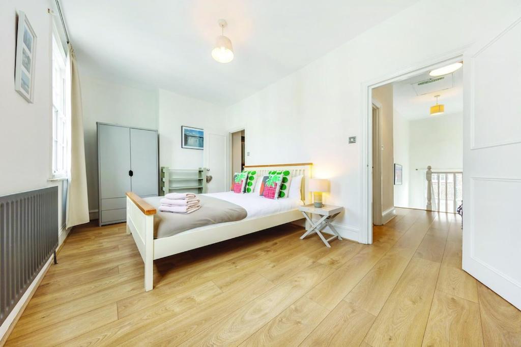 Beautiful Flat In Westminster Apartment