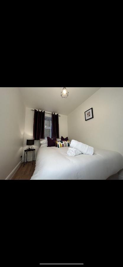 Real Lush Properties-1 Bed Greenwich Apartment, London, Sleeps 6 *