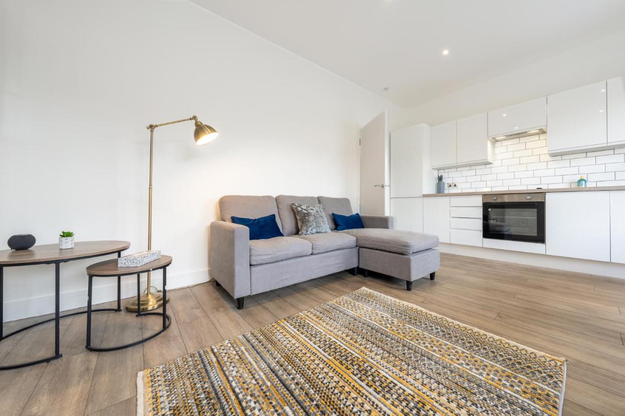 Modern Split Level 2br Spacious Maida Vale *
