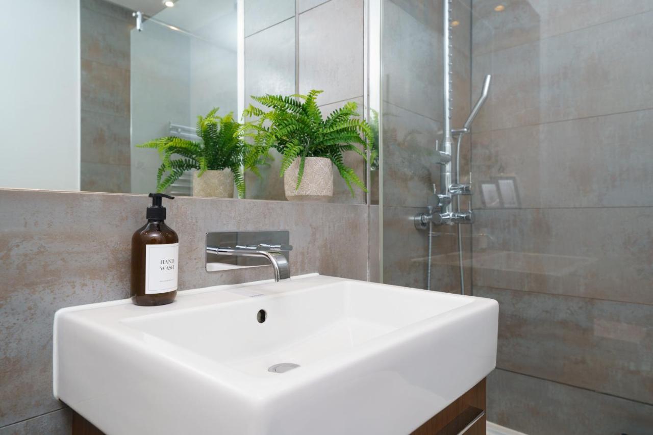 Trafalgar Sq 1 Bedr, 3 Beds Sleeps 6 Apartment