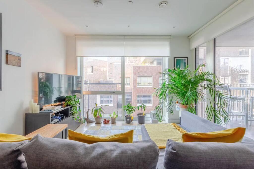 Superb 1 Bedroom 3mins From Tube Station Apartamento *