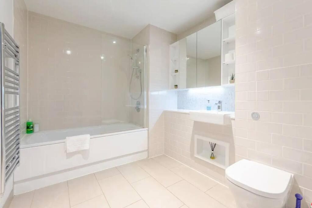Superb 1 Bedroom 3mins From Tube Station Apartment