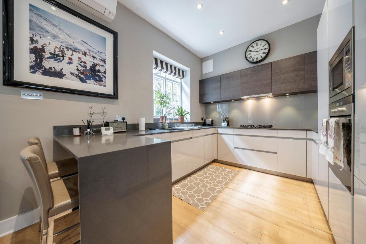 Luxurious Mews House Next To Hyde Park Apartment London