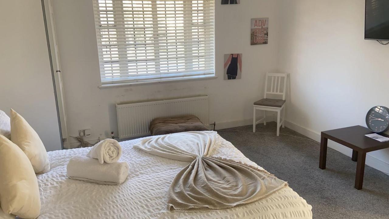 Great 5-bedroom House In Thornton Road Sleeps 14+ *