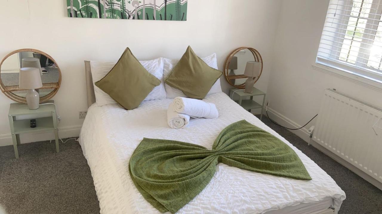 Great 5-bedroom House In Thornton Road Sleeps 14+ Сasa de vacaciones
