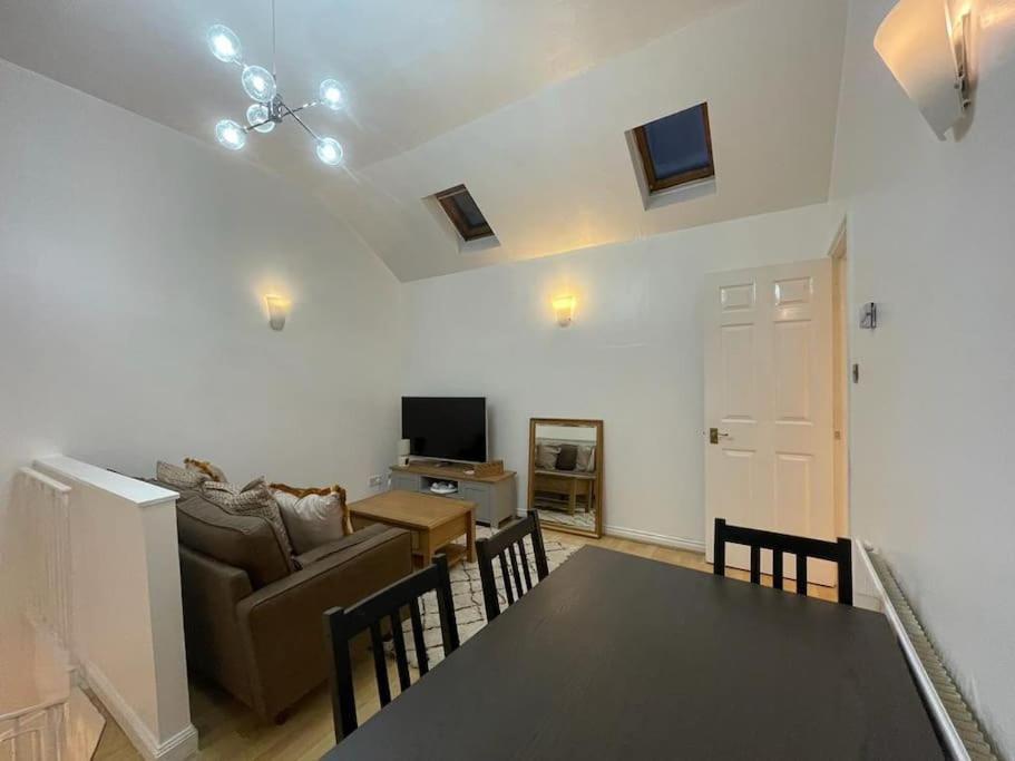 Apartment Beautiful 2 Bedroom Flat In London! Near Excel O2 Arena And Central! With Garden *