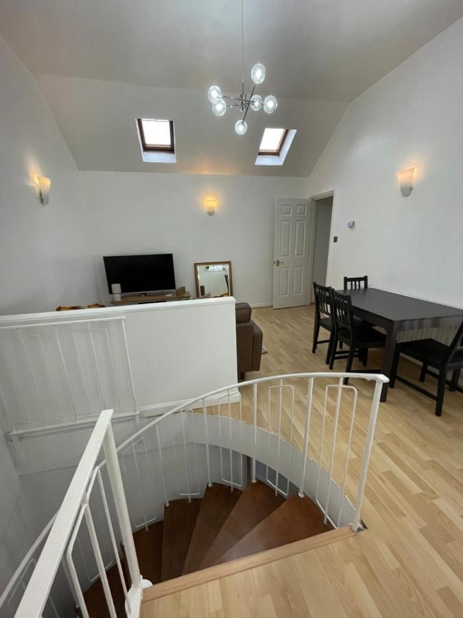 Beautiful 2 Bedroom Flat In London! Near Excel O2 Arena And Central! With Garden * London